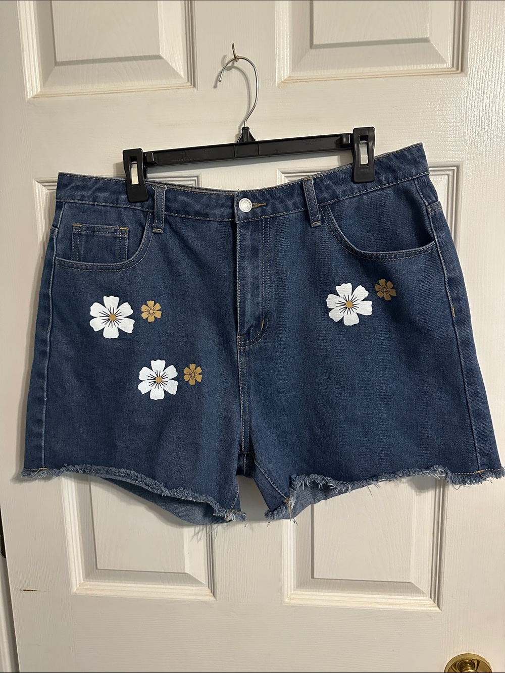 Denim Floral Appliqué Women's Shorts - Blue